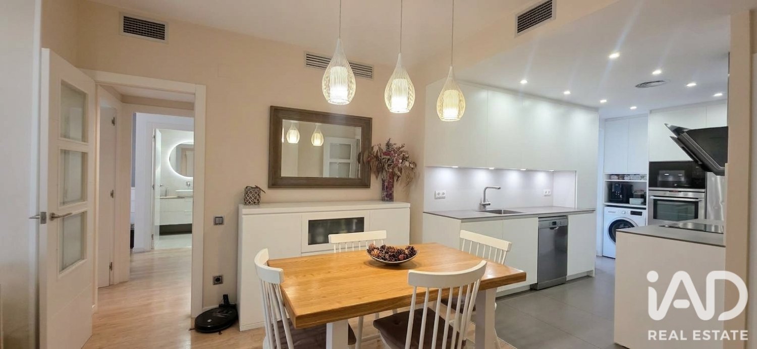 Apartment in Barcelona, Spain 4 bedrooms, 111 sq.m. No. 199565