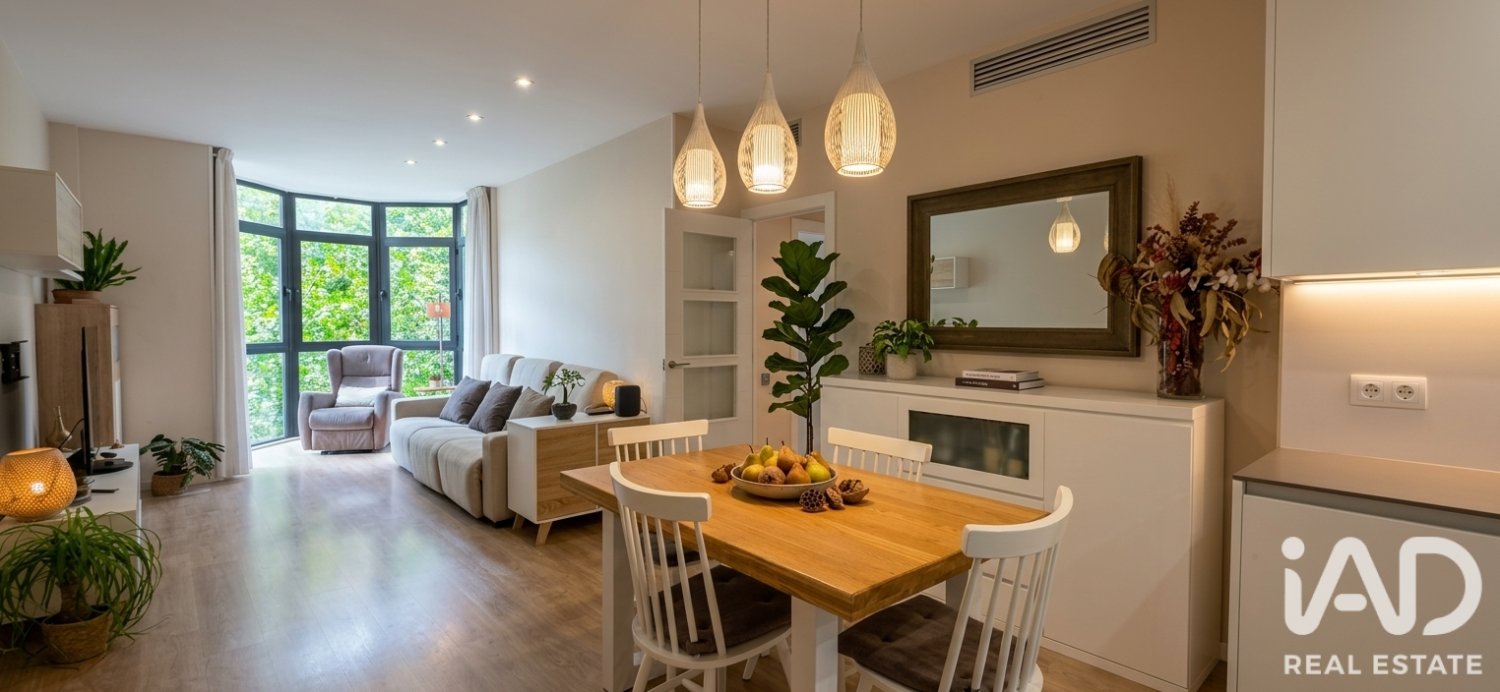 Apartment in Barcelona, Spain 4 bedrooms, 111 sq.m. No. 199565