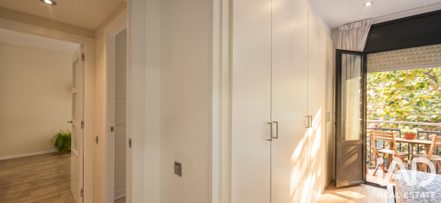 Apartment in Barcelona, Spain 4 bedrooms, 111 sq.m. No. 199565