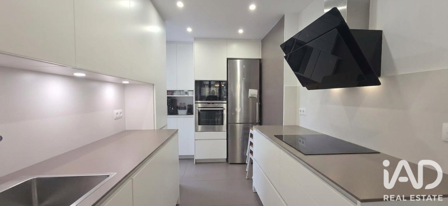 Apartment in Barcelona, Spain 4 bedrooms, 111 sq.m. No. 199565