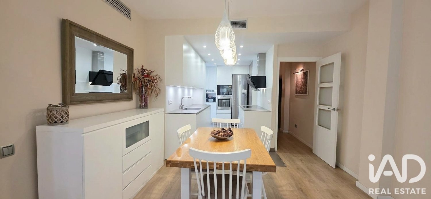 Apartment in Barcelona, Spain 4 bedrooms, 111 sq.m. No. 199565