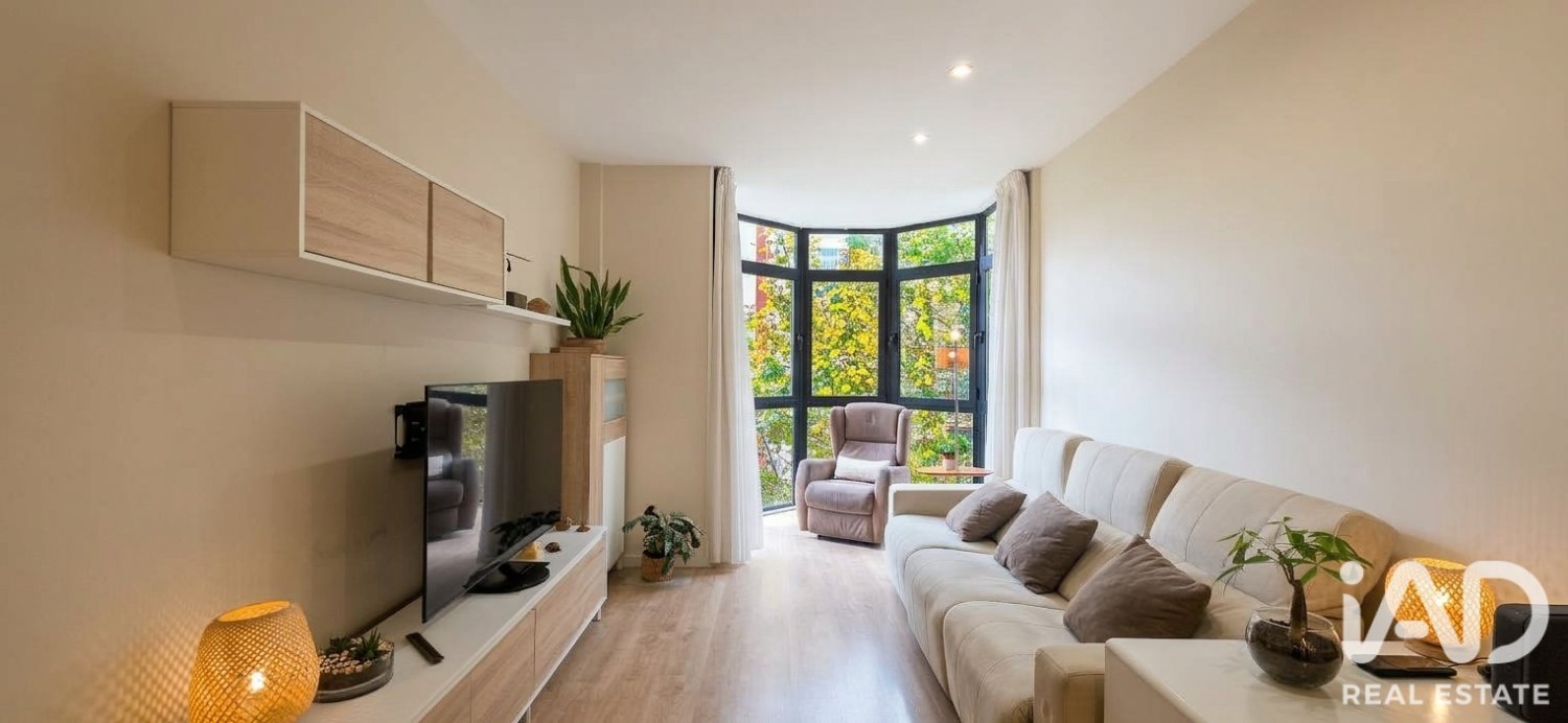 Apartment in Barcelona, Spain 4 bedrooms, 111 sq.m. No. 199565