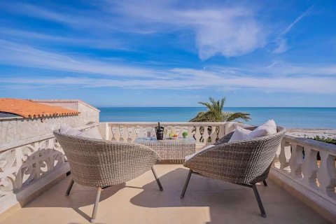 Villa en Dénia, Alicante, España 4 dormitorios, 175 m2 No. 197069