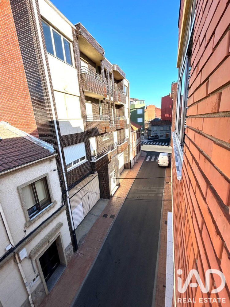 Apartment in La Baneza, Leon, Spain 3 bedrooms, 145 sq.m. No. 197835