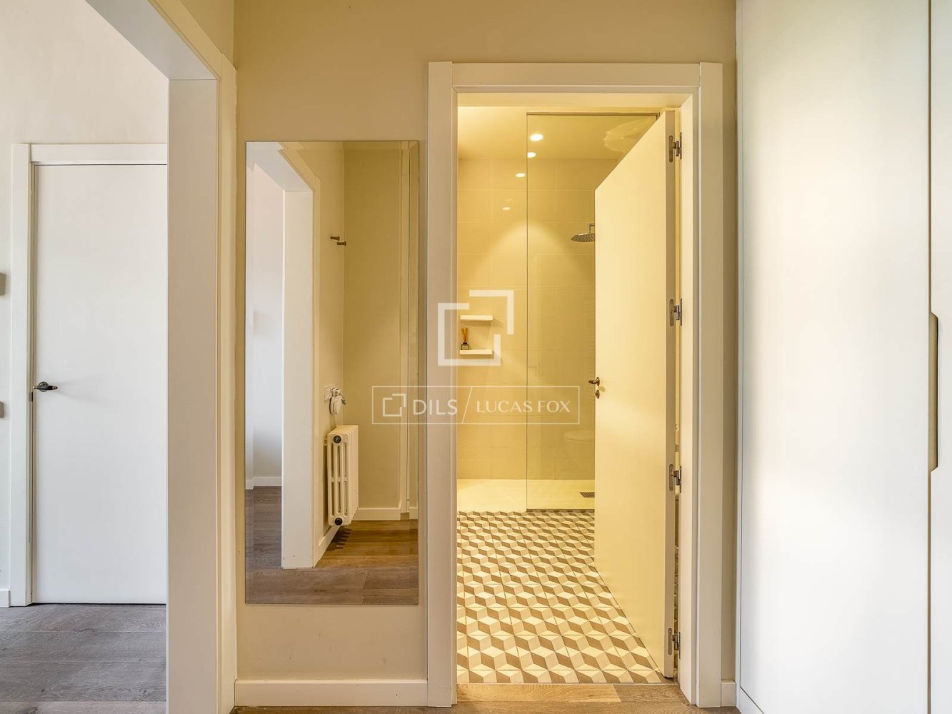 Apartment à Barcelona, Espagne 3 chambres, 140 m2 No. 199158