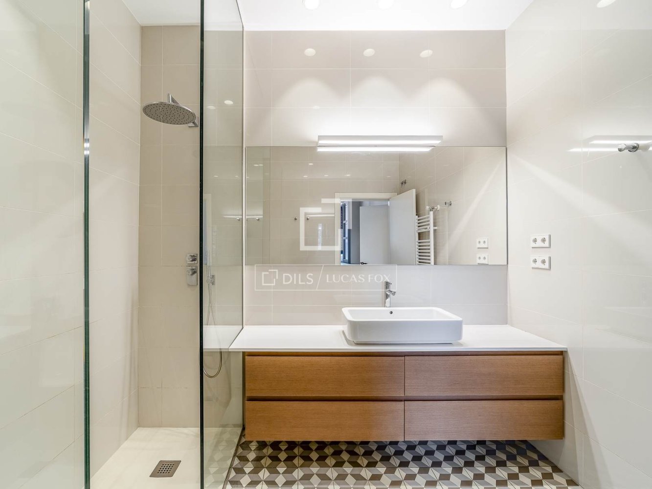 Apartment à Barcelona, Espagne 3 chambres, 140 m2 No. 199158
