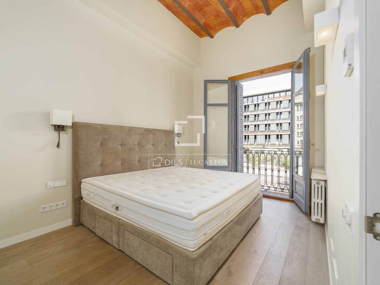 Apartment à Barcelona, Espagne 3 chambres, 140 m2 No. 199158