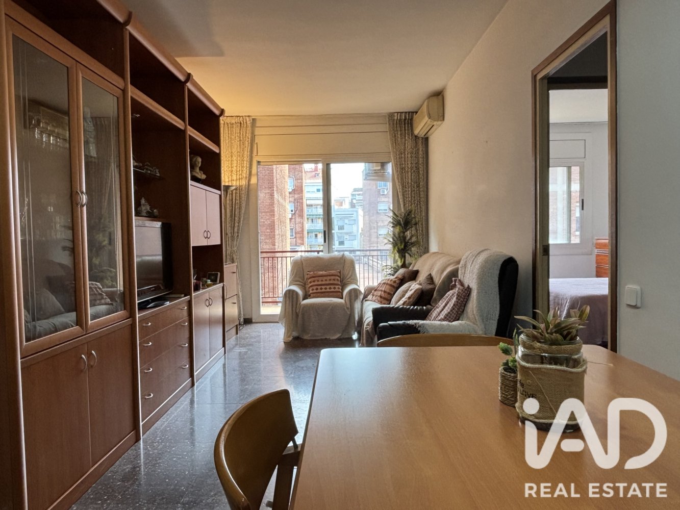 Apartment in Barcelona, Spain 4 bedrooms, 85 sq.m. No. 199529