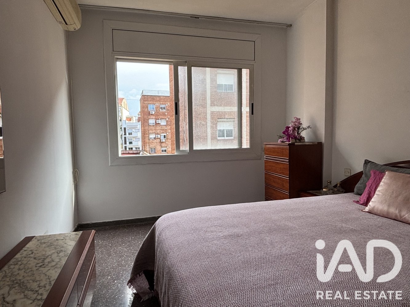 Apartment in Barcelona, Spain 4 bedrooms, 85 sq.m. No. 199529