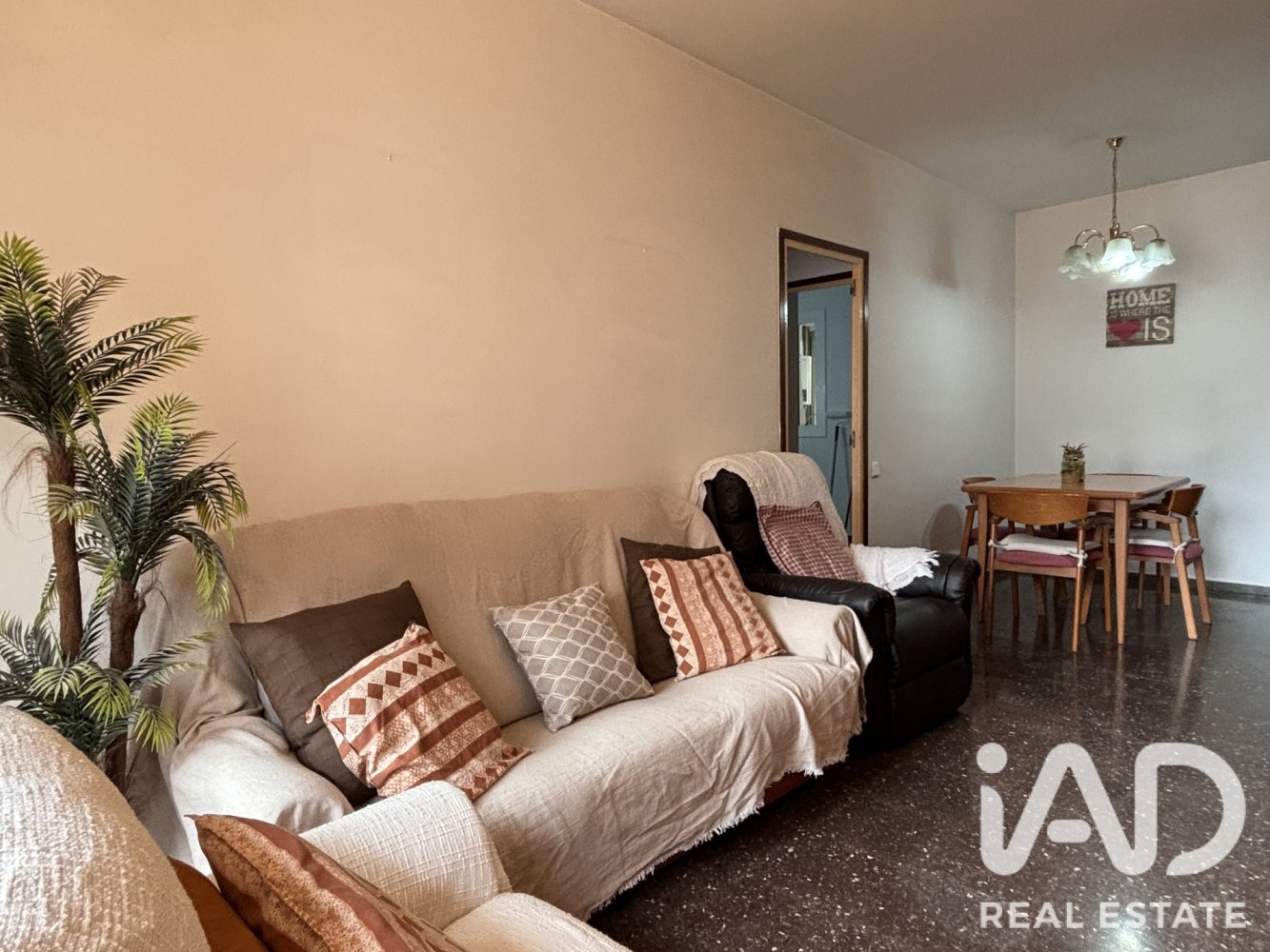 Apartment in Barcelona, Spain 4 bedrooms, 85 sq.m. No. 199529