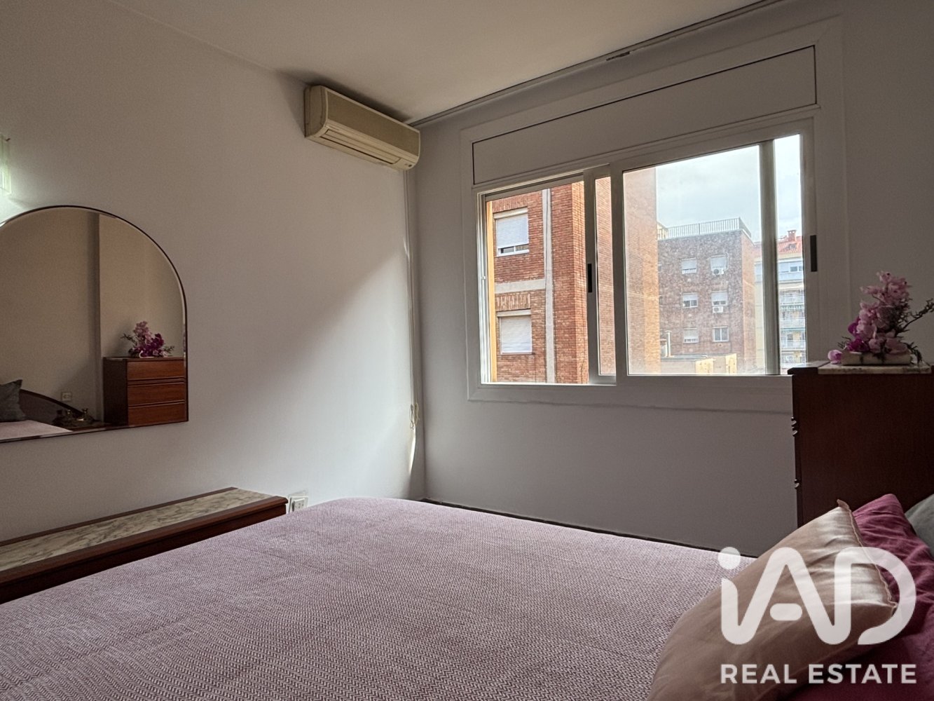 Apartment in Barcelona, Spain 4 bedrooms, 85 sq.m. No. 199529