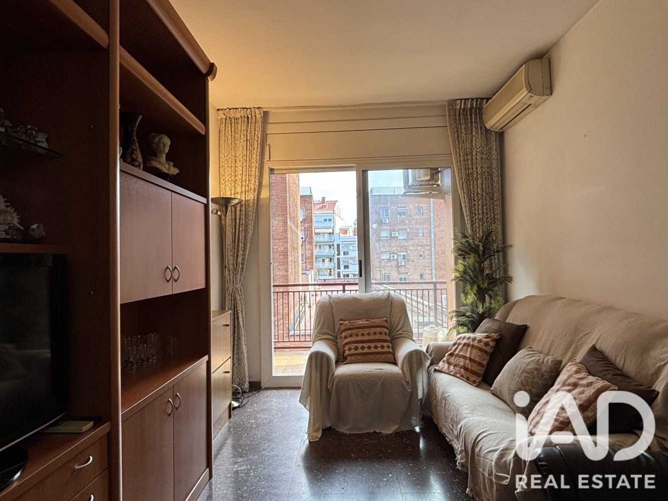 Apartment in Barcelona, Spain 4 bedrooms, 85 sq.m. No. 199529