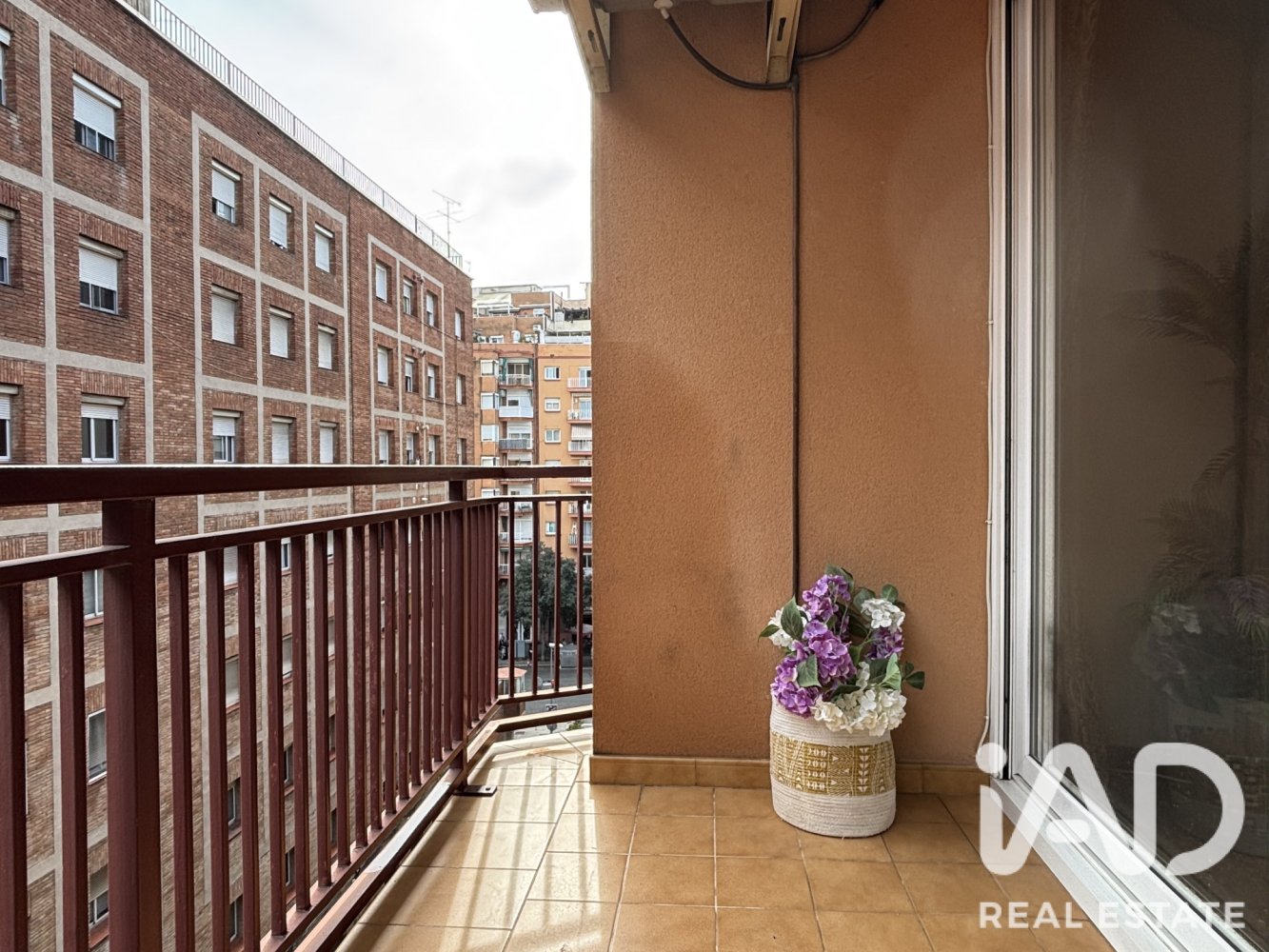 Apartment in Barcelona, Spain 4 bedrooms, 85 sq.m. No. 199529