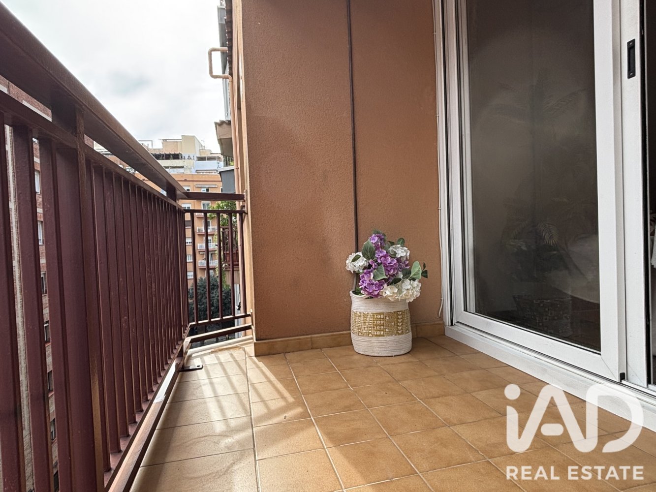 Apartment in Barcelona, Spain 4 bedrooms, 85 sq.m. No. 199529
