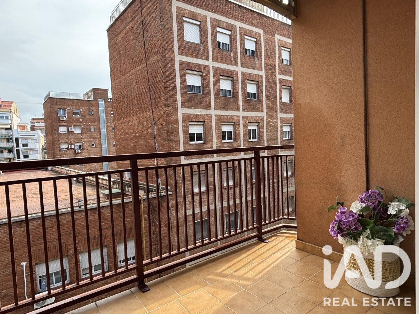 Apartment in Barcelona, Spain 4 bedrooms, 85 sq.m. No. 199529