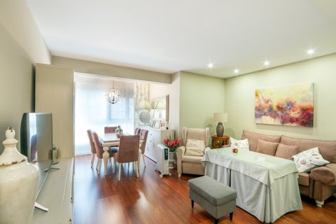 Apartment in Sevilla, Seville, Spain 3 bedrooms, 113 sq.m. No. 197931