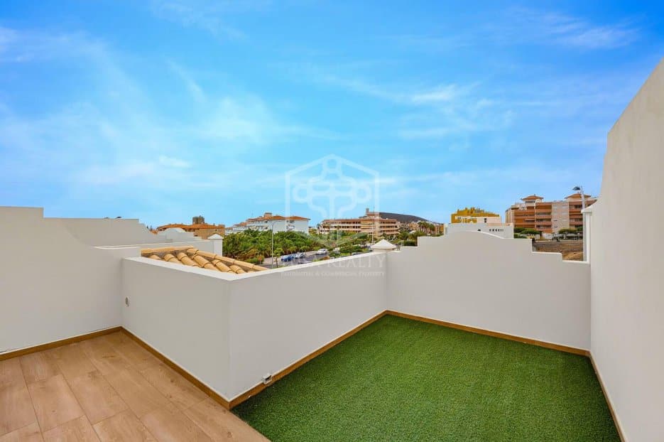 Townhouse in Arona, Tenerife, Spain 3 bedrooms, 231 sq.m. No. 198013