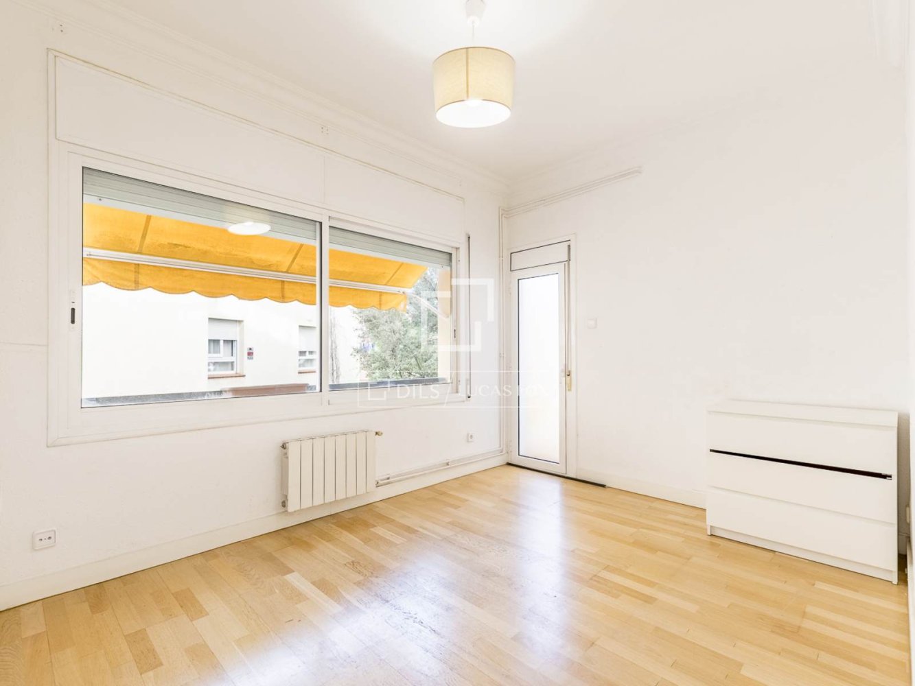 Apartamento en Barcelona, España 4 dormitorios, 138 m2 No. 200002