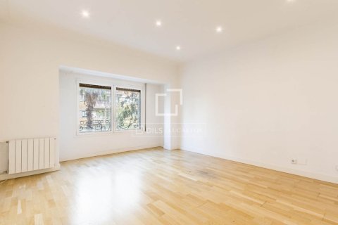 Apartment à Barcelona, Espagne 4 chambres, 138 m2 No. 200002