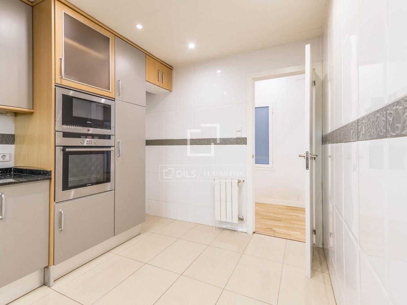 Apartamento en Barcelona, España 4 dormitorios, 138 m2 No. 200002