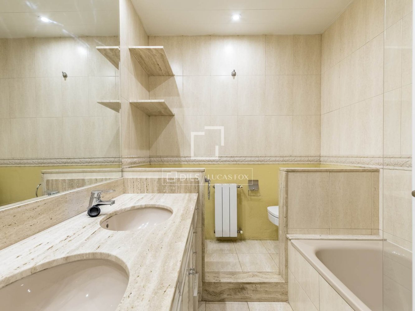Apartamento en Barcelona, España 4 dormitorios, 138 m2 No. 200002