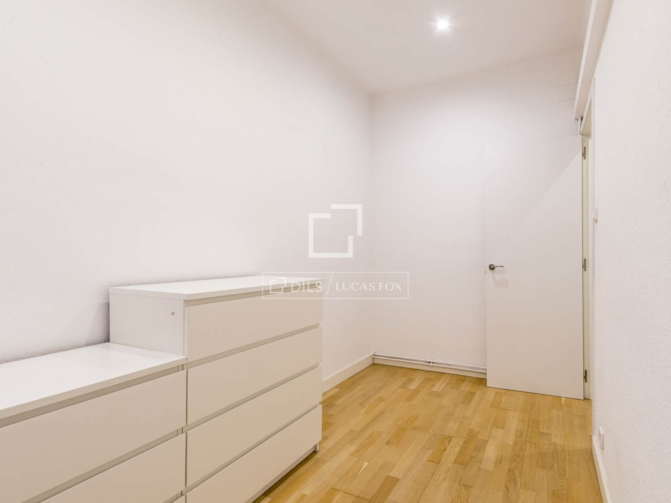Apartamento en Barcelona, España 4 dormitorios, 138 m2 No. 200002