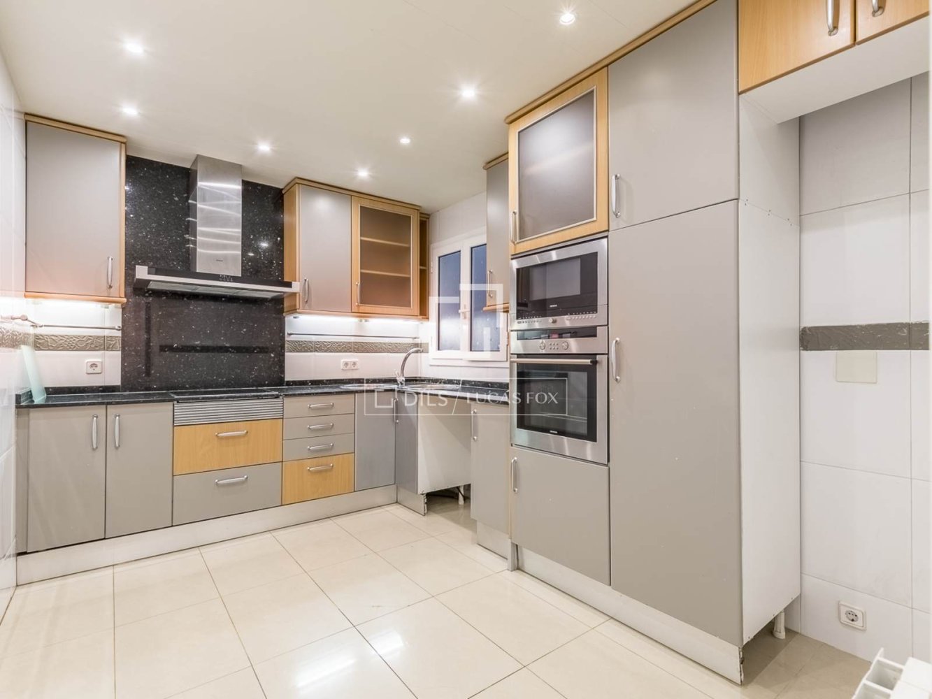 Apartamento en Barcelona, España 4 dormitorios, 138 m2 No. 200002