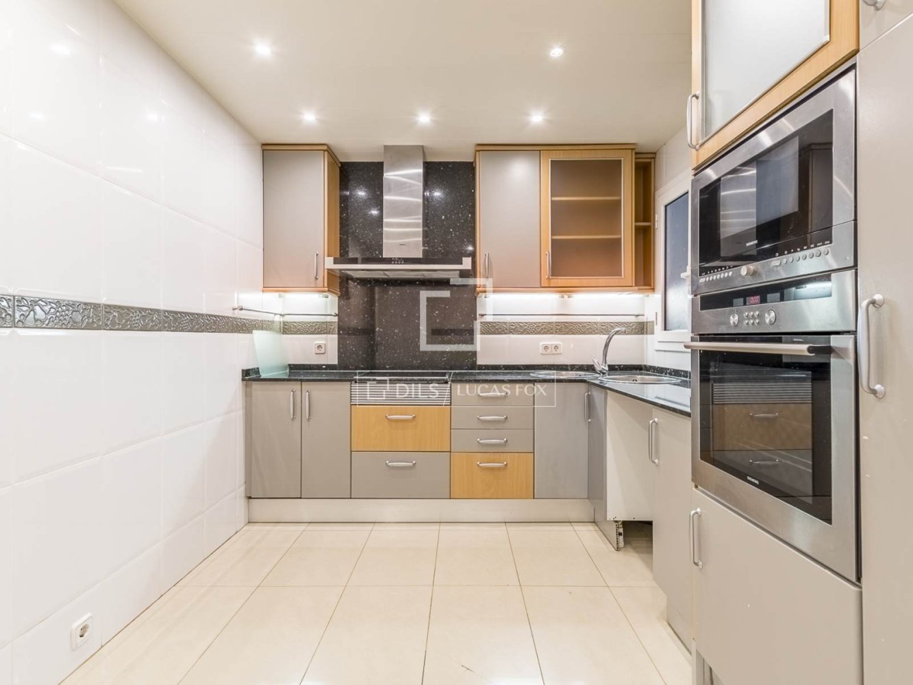 Apartamento en Barcelona, España 4 dormitorios, 138 m2 No. 200002