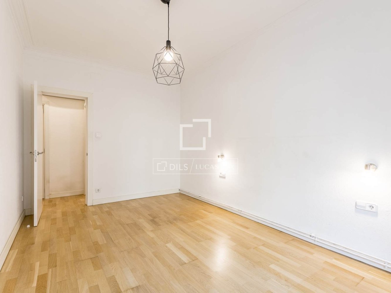 Apartamento en Barcelona, España 4 dormitorios, 138 m2 No. 200002
