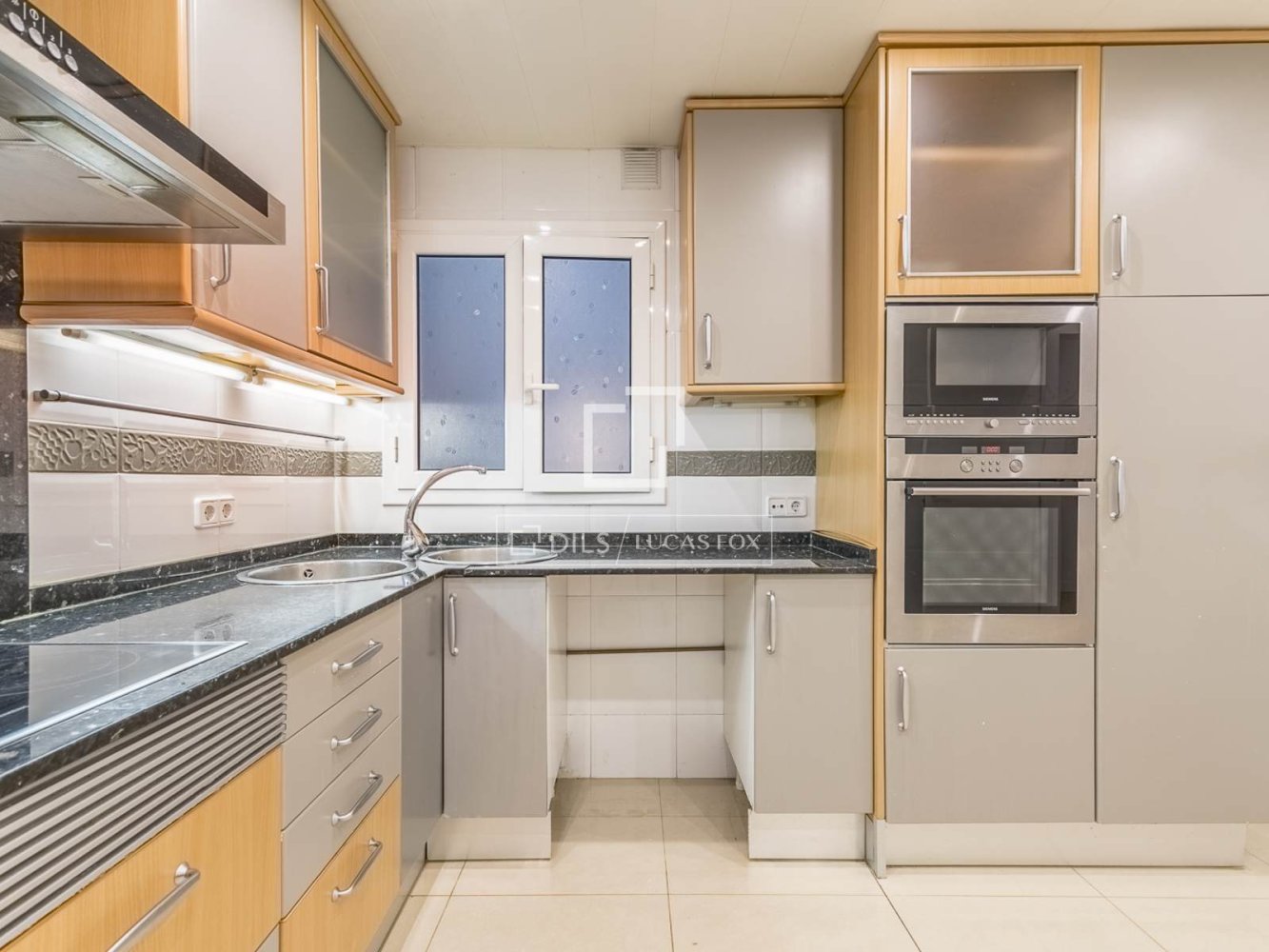 Apartamento en Barcelona, España 4 dormitorios, 138 m2 No. 200002