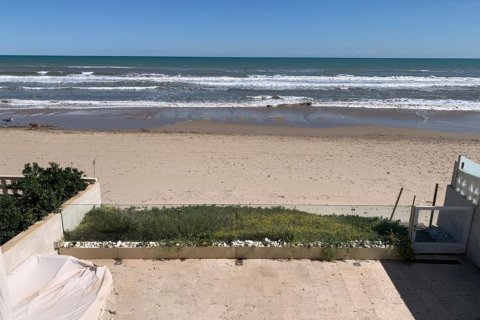Villa en Dénia, Alicante, España 4 dormitorios, 120 m2 No. 197068