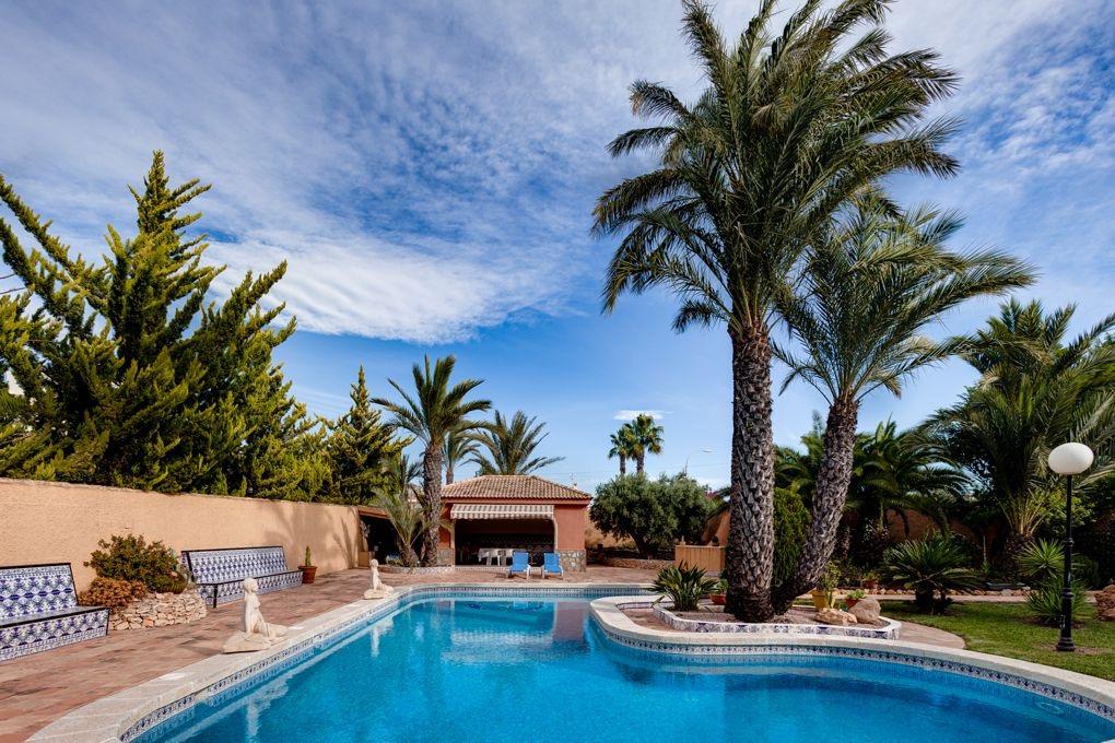 Villa in Torrevieja, Alicante, Spain 5 bedrooms, 558 sq.m. No. 199939