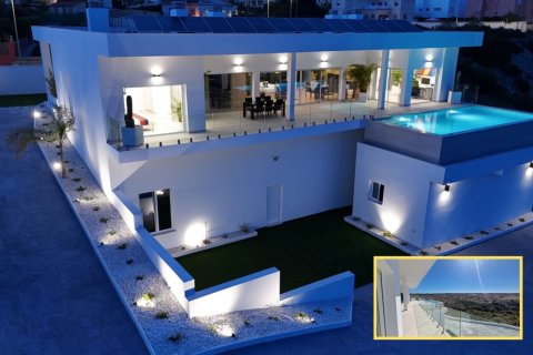 Villa i La Marina, Alicante, Spanien 5 sovrum, 487 kvm. Nr. 188985