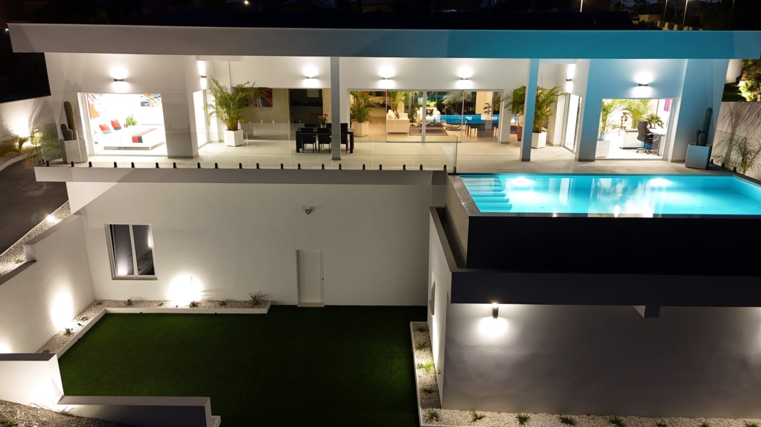 Villa i La Marina, Alicante, Spanien 5 sovrum, 487 kvm. Nr. 188985