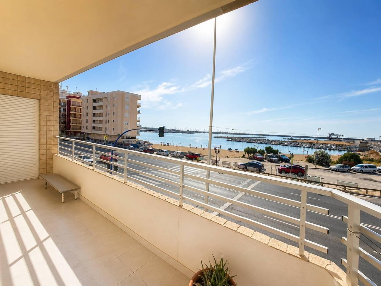 Apartamento en Torrevieja, Alicante, España 2 dormitorios, 90 m2 No. 198750