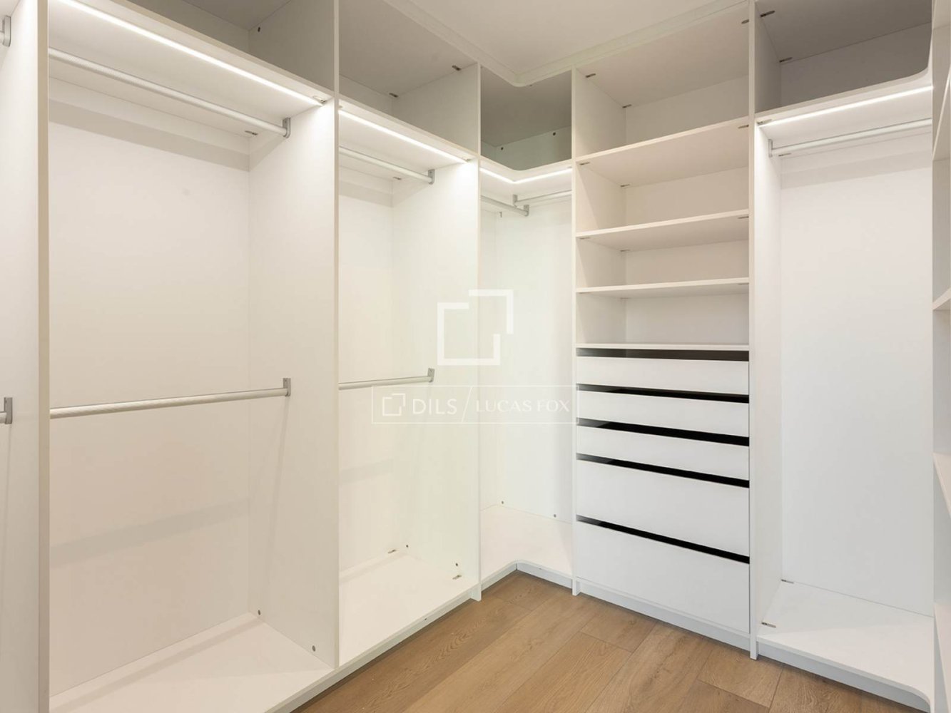 Appartamento a Barcelona, Spagna 4 camere da letto, 163 mq. N° 197596