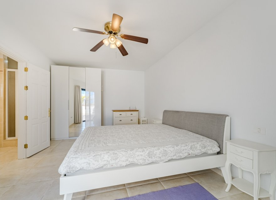Villa in Tenerife, Spain 5 bedrooms, 198 sq.m. No. 199905
