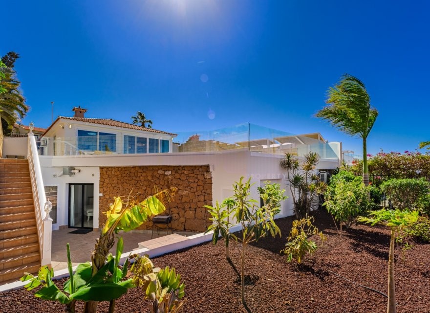 Villa in Tenerife, Spain 5 bedrooms, 198 sq.m. No. 199905