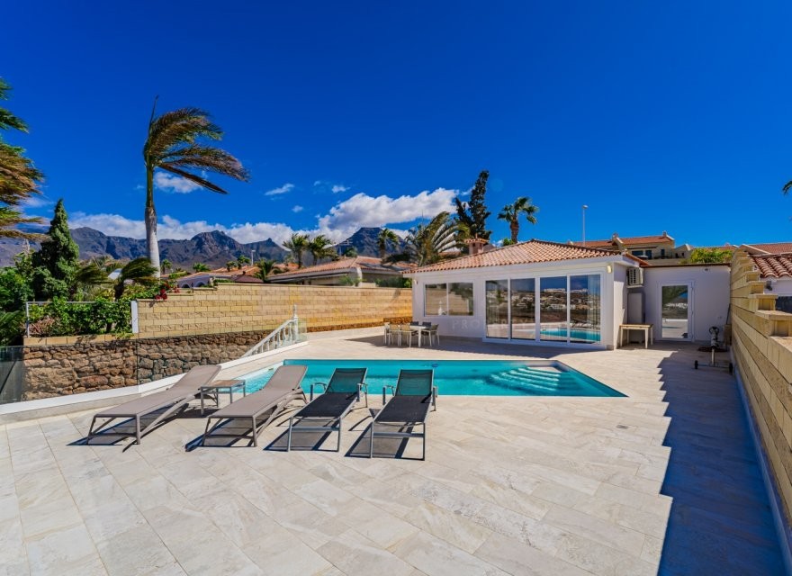 Villa in Tenerife, Spain 5 bedrooms, 198 sq.m. No. 199905