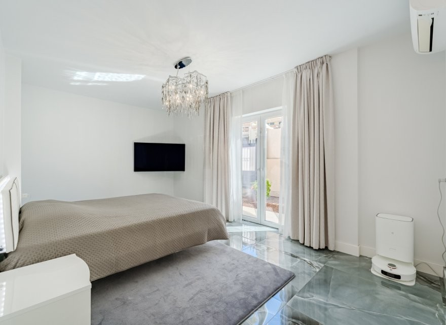 Villa in Tenerife, Spain 5 bedrooms, 198 sq.m. No. 199905