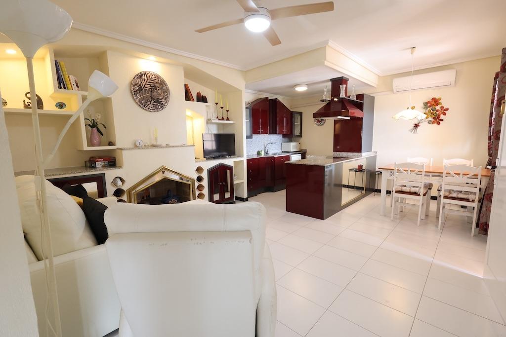 Apartamento en Torrevieja, Alicante, España 2 dormitorios, 75 m2 No. 198035