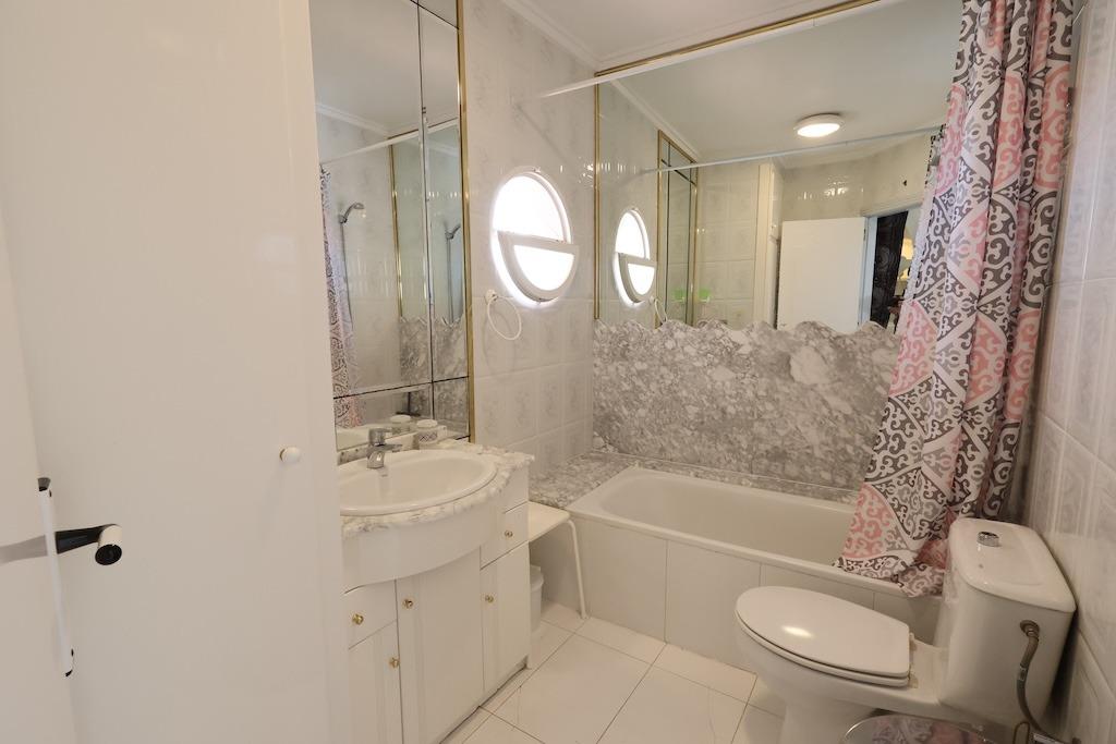 Apartamento en Torrevieja, Alicante, España 2 dormitorios, 75 m2 No. 198035