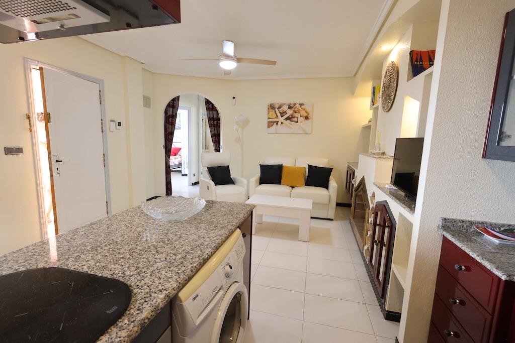 Apartamento en Torrevieja, Alicante, España 2 dormitorios, 75 m2 No. 198035