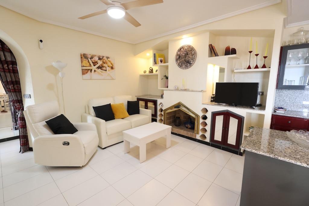 Apartamento en Torrevieja, Alicante, España 2 dormitorios, 75 m2 No. 198035
