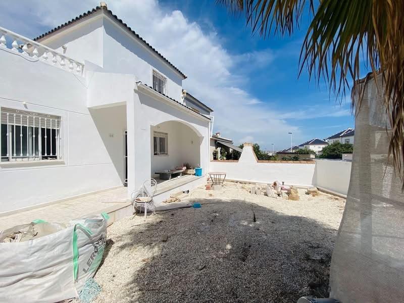 Villa in Torrevieja, Alicante, Spanien 3 Schlafzimmer, 85 m2 Nr. 197150