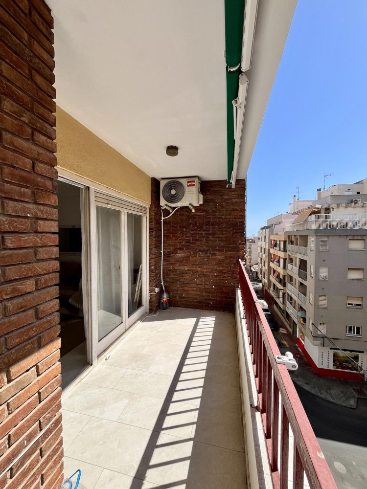 Apartment à Torrevieja, Alicante, Espagne 3 chambres, 96 m2 No. 197903