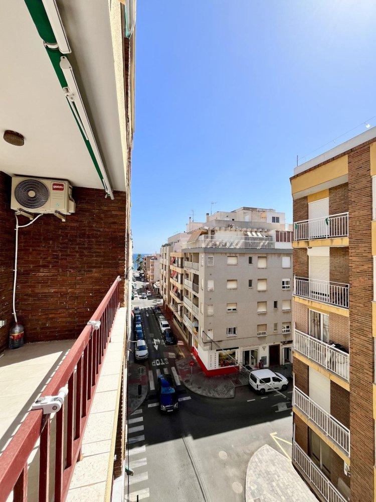Apartment à Torrevieja, Alicante, Espagne 3 chambres, 96 m2 No. 197903