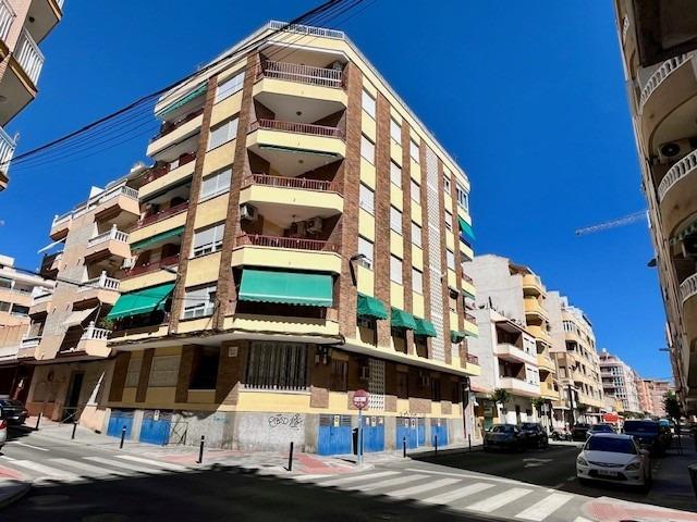 Apartment à Torrevieja, Alicante, Espagne 3 chambres, 96 m2 No. 197903