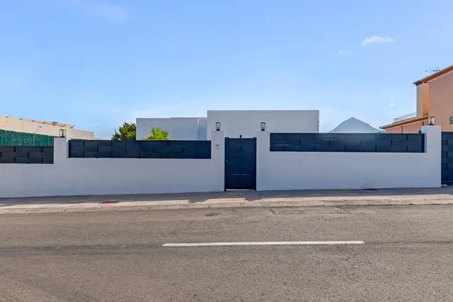 Villa en La Nucia, Alicante, España 3 dormitorios, 330 m2 No. 197074