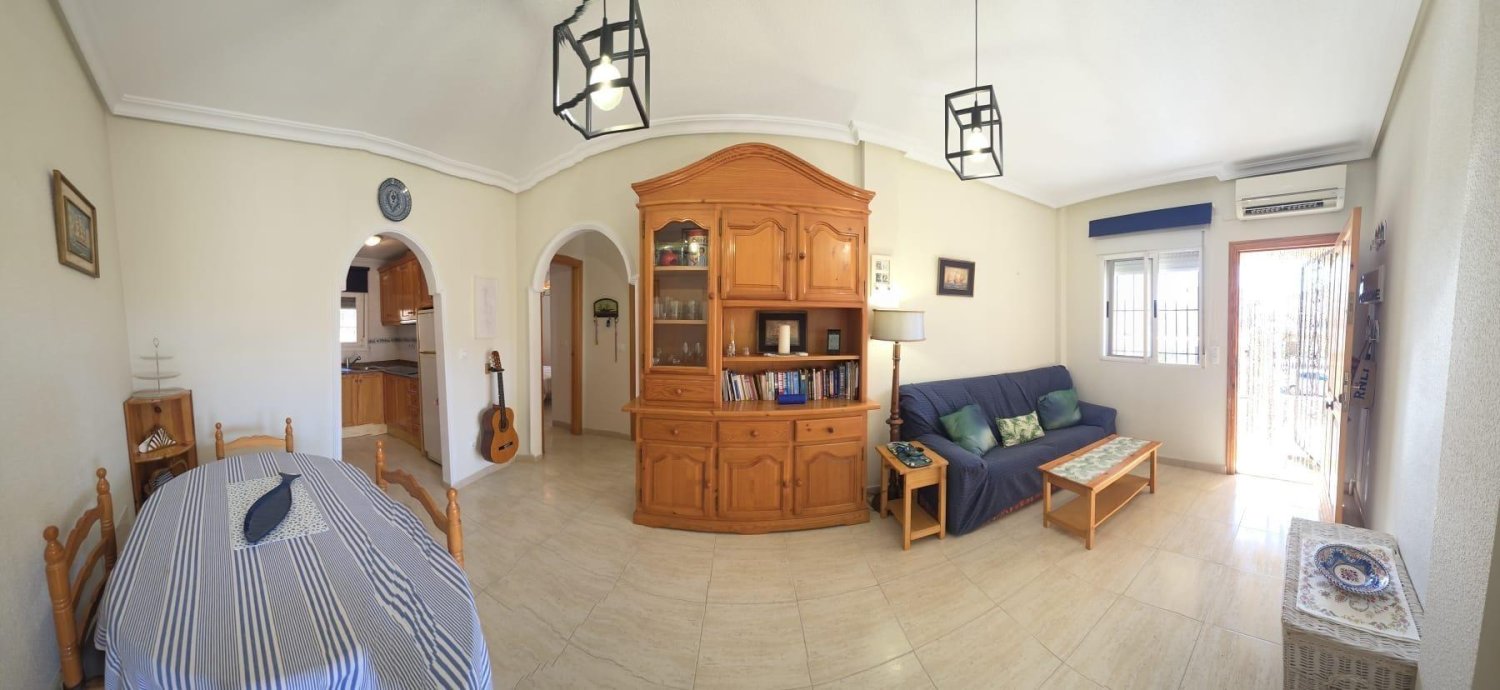 Bungalow a Torrevieja, Alicante, Spagna 3 camere da letto, 85 mq. N° 197501